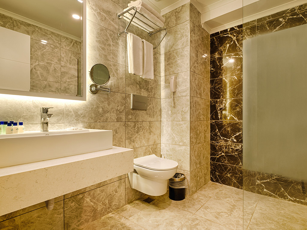 Standard Land View Room bathroom detail